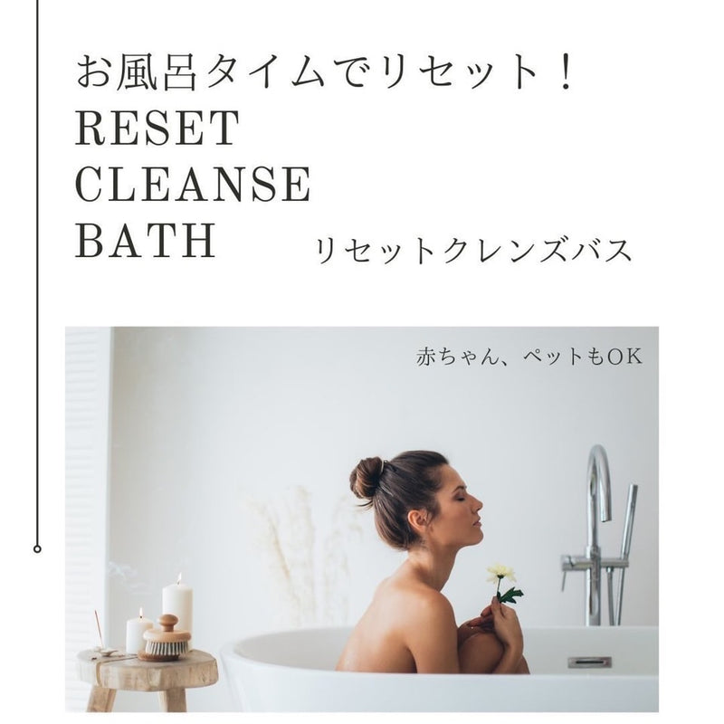 浴槽につかる女性の入浴シーン